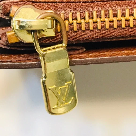 🔥LOUIS VUITTON Vintage Monogram Sarah Wallet🔥 - Picture 13 of 16